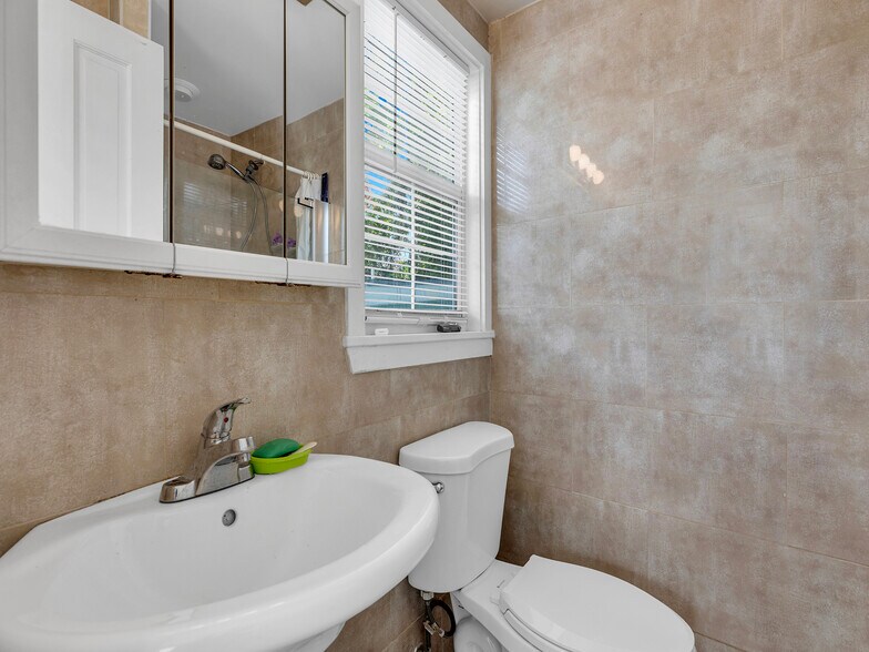 More Photos Of 1110 White St, Key West Restaurant For Sale