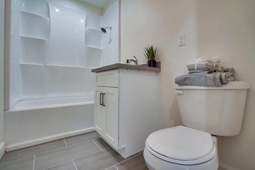 More Photos Of 1512 Sherman Pl, Long Beach Apartments For Sale