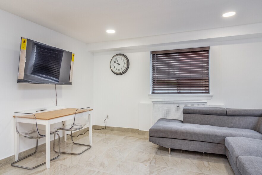 More Photos Of 2709 Lake Shore Dr, Toronto Apartments For Sale