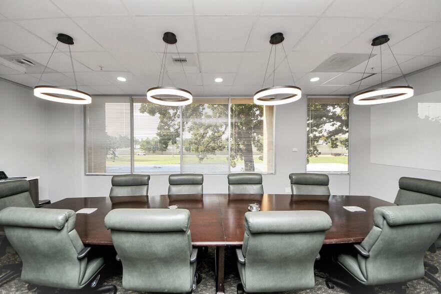 More Photos Of 8554 Katy Fwy, Houston Unknown For Lease