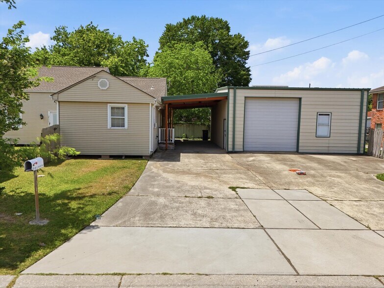 More Photos Of 705 W Saint Bernard Hwy, Chalmette Distribution For Sale
