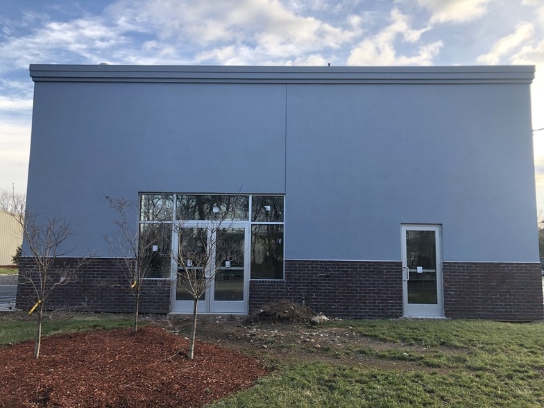 More Photos Of 294 Lincoln Blvd, Middlesex General Retail For Lease