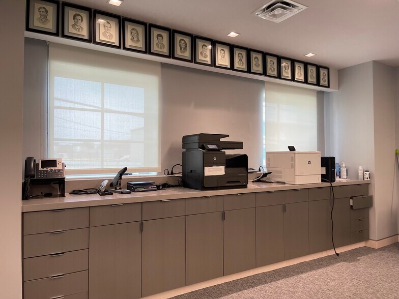 More Photos Of 2800 W Lancaster Ave, Fort Worth Office For Sale
