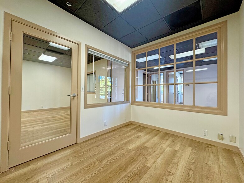 More Photos Of 1525 State St, Santa Barbara Serviced Offices For Sale