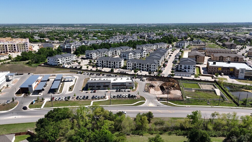 More Photos Of 635 University Blvd, Round Rock Storefront For Sale