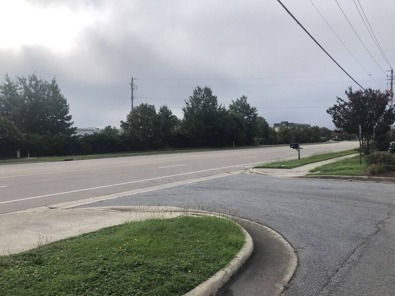 More Photos Of 1530 Hooker Rd, Greenville Freestanding For Lease