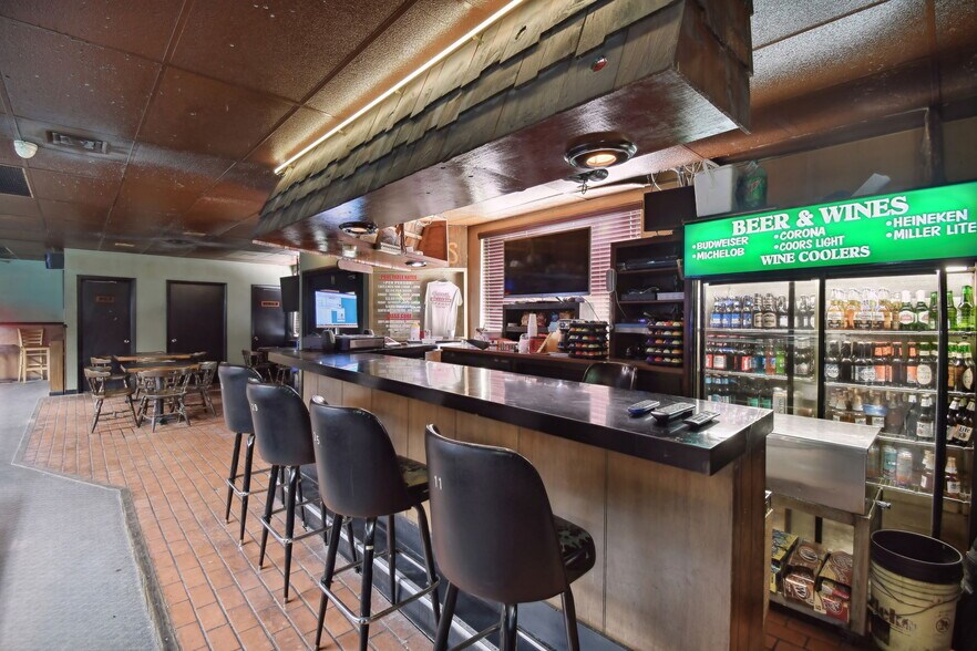 More Photos Of 1212 Rogers St, Clearwater Bar For Sale