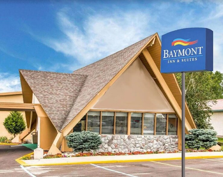 Primary Photo Of 6285 Westside Saginaw Rd, Bay City Hotel For Sale