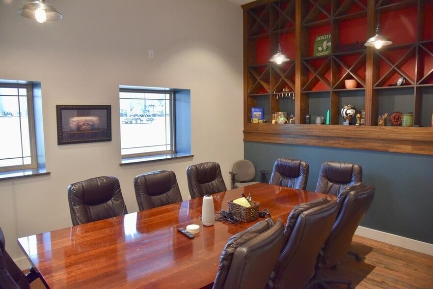 More Photos Of 102 E 6th Ave, Fort Pierre Office For Sale