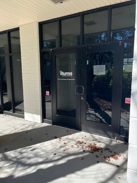 More Photos Of 975 Johnnie Dodds Blvd, Mount Pleasant Medical For Lease