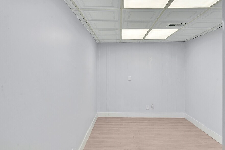 More Photos Of 6240-6244 Miramar Pky, Miramar Medical For Lease