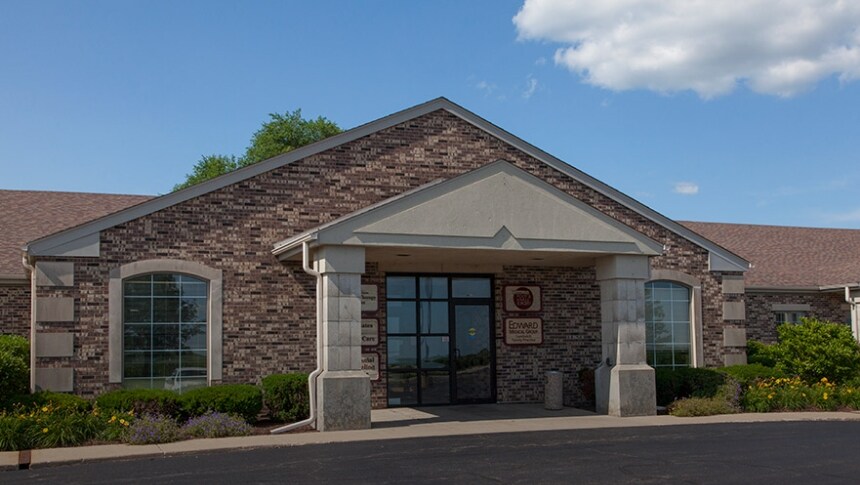 Primary Photo Of 1 E County Line Rd, Sandwich Medical For Lease