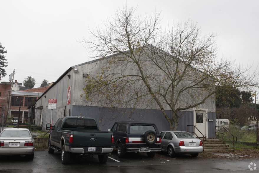 More Photos Of 275 Water St, Petaluma Warehouse For Lease