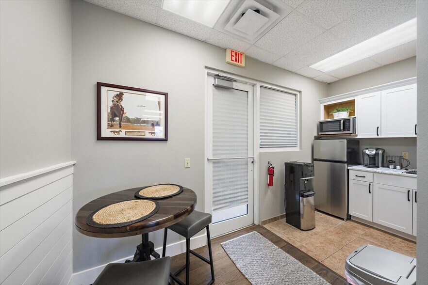 More Photos Of 202 N Rhodes Ave, Sarasota Office For Sale