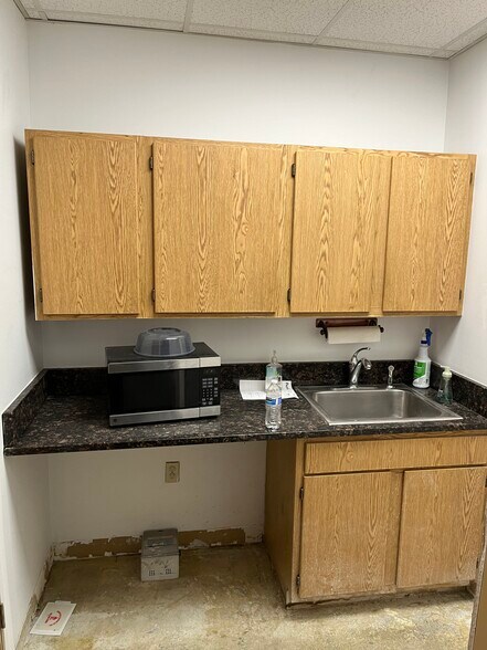 More Photos Of 108 Clematis Ave, Waltham Unknown For Lease