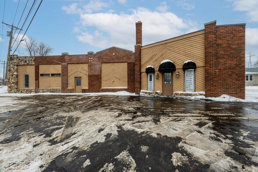 More Photos Of 1721 Lakeshore Dr, Saint Joseph Multifamily For Sale