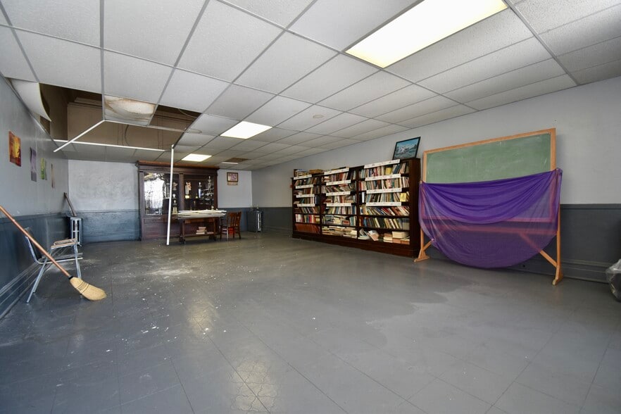 More Photos Of 5646 Lawton St, Detroit Religious Facility For Sale