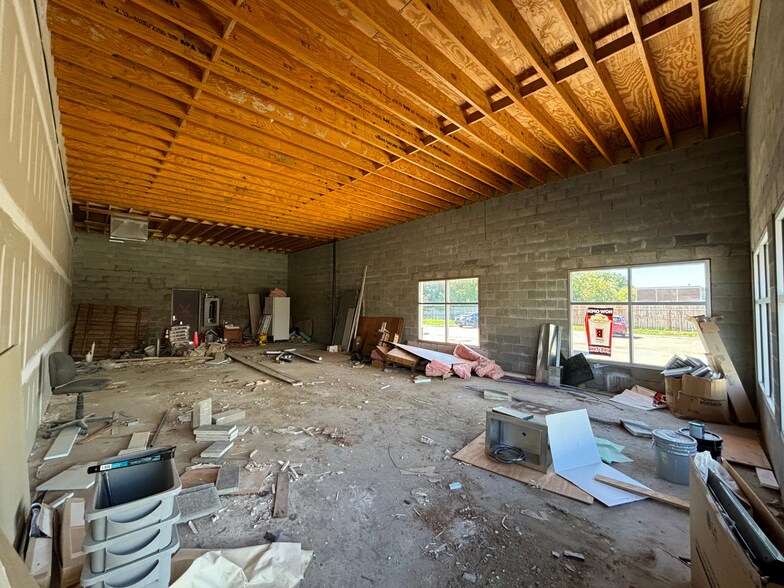More Photos Of 947 Trowbridge Rd, East Lansing Convenience Store For Lease