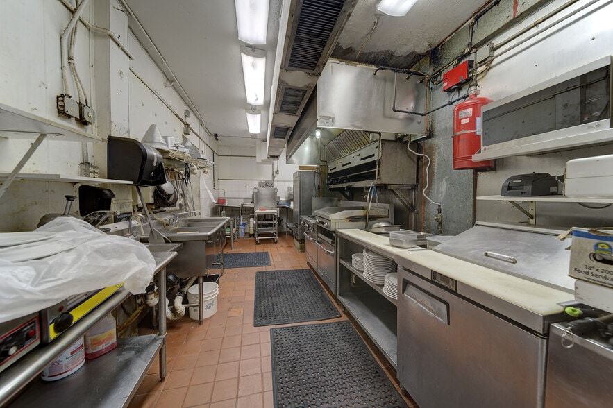 More Photos Of 600 S Dixie Hwy W, Pompano Beach Restaurant For Sale