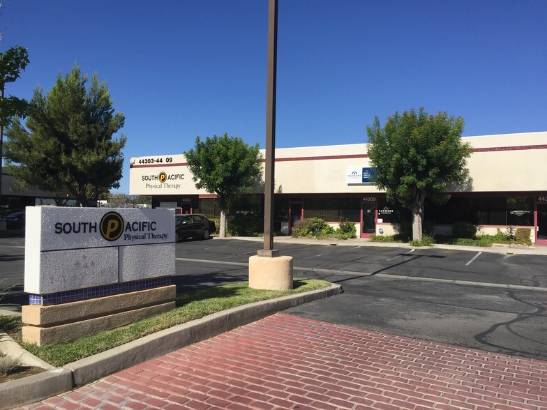 More Photos Of 44300 Lowtree Ave, Lancaster Office For Sale