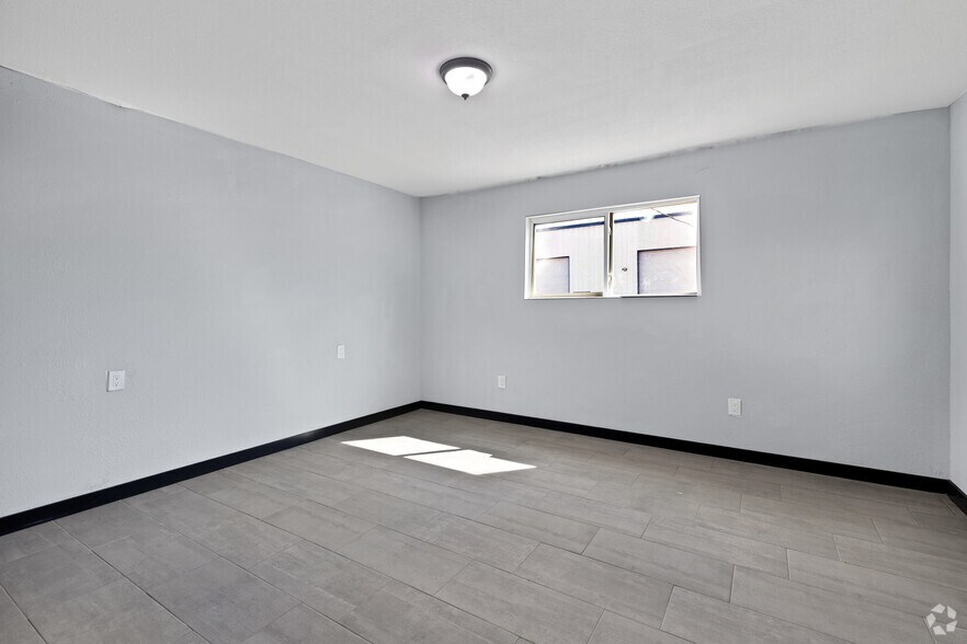 More Photos Of 1923 Kolfahl St, Houston Warehouse For Sale