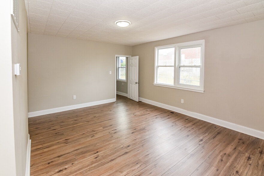 More Photos Of 15 Sollers Point Rd, Dundalk Multifamily For Sale
