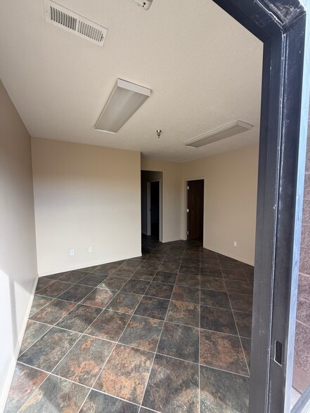 More Photos Of 473 N Old Hwy 91, Hurricane Warehouse For Lease