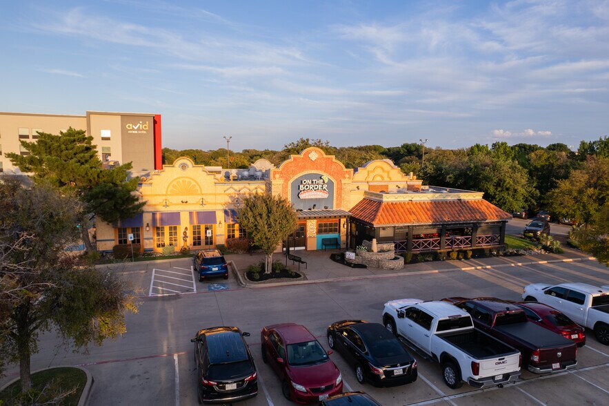 Primary Photo Of 6250 North Fwy, Fort Worth Restaurant For Sale