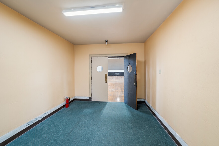 More Photos Of 379 Cherry St, Pottstown Flex For Lease
