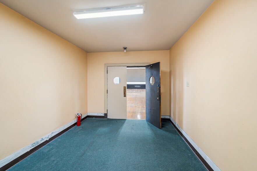 More Photos Of 379 Cherry St, Pottstown Flex For Lease