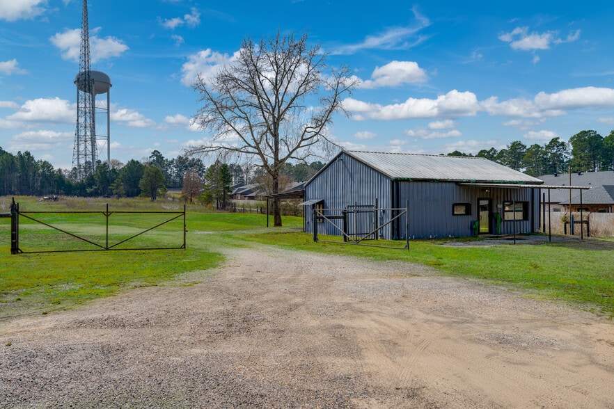 More Photos Of 10203-10263 County Road 135, Flint Service For Lease