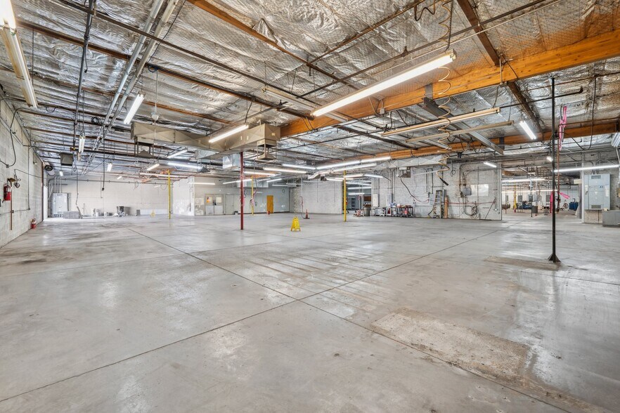 More Photos Of 815 W Geneva Dr, Tempe Manufacturing For Sale