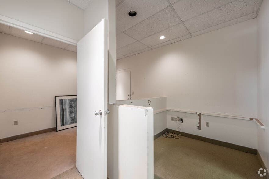 More Photos Of 1 Washington St, Wellesley Medical For Lease