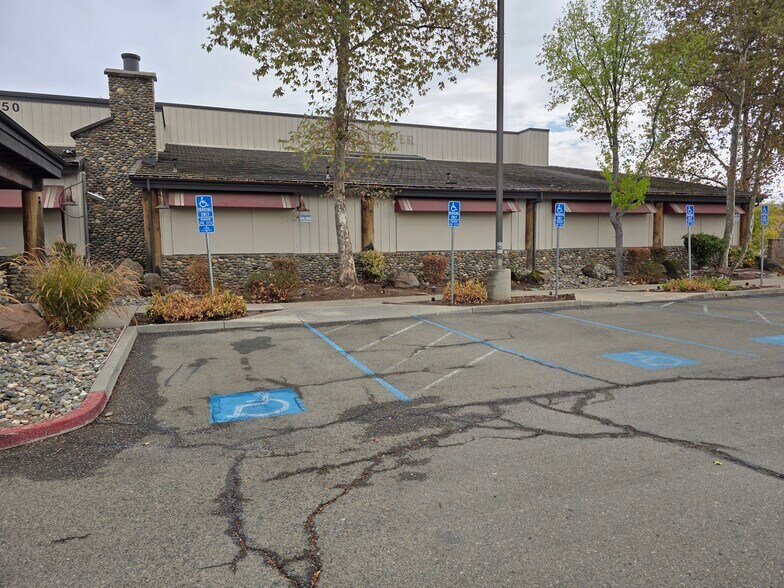 More Photos Of 250 Harding Blvd, Roseville Restaurant For Sale