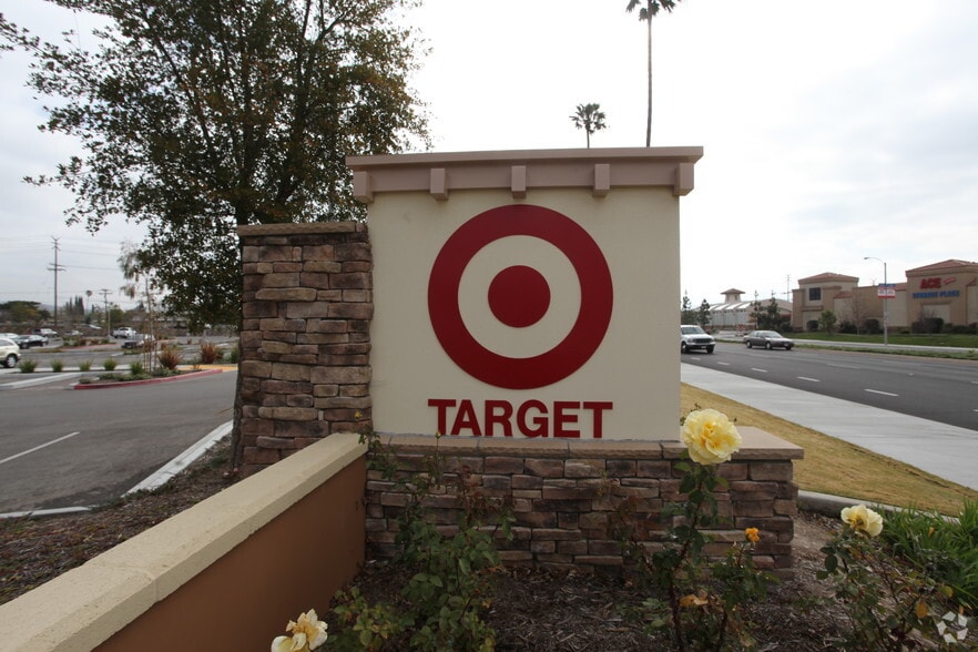 More Photos Of 51-71 W Tierra Rejada Rd, Simi Valley Unknown For Lease