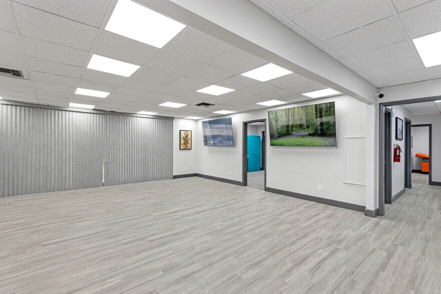 More Photos Of 901 N Grove St, Eustis Office For Sale