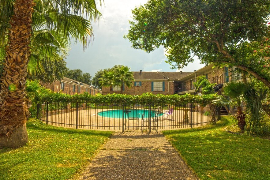 More Photos Of 6909 Renwick Dr, Houston Apartments For Sale