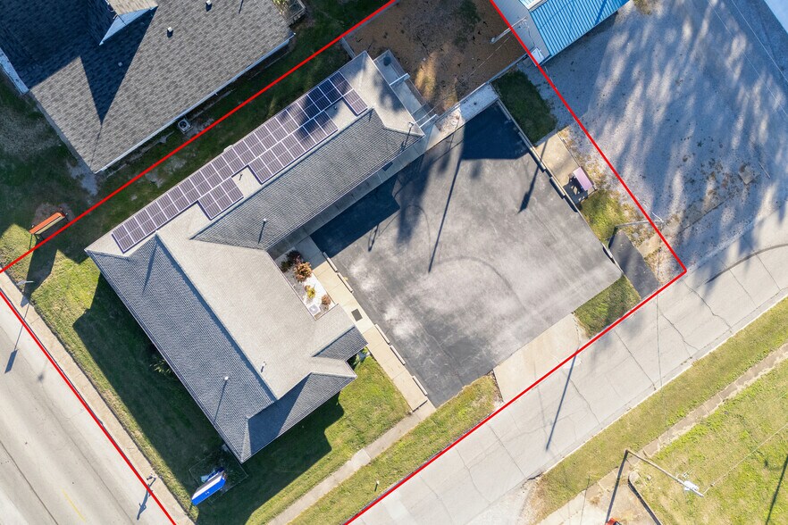 More Photos Of 602 S Court St, Marion Office For Sale