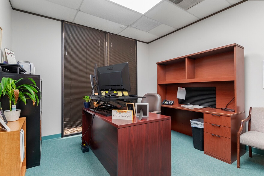 More Photos Of 1214 Stonehollow Dr, Kingwood Office For Sale