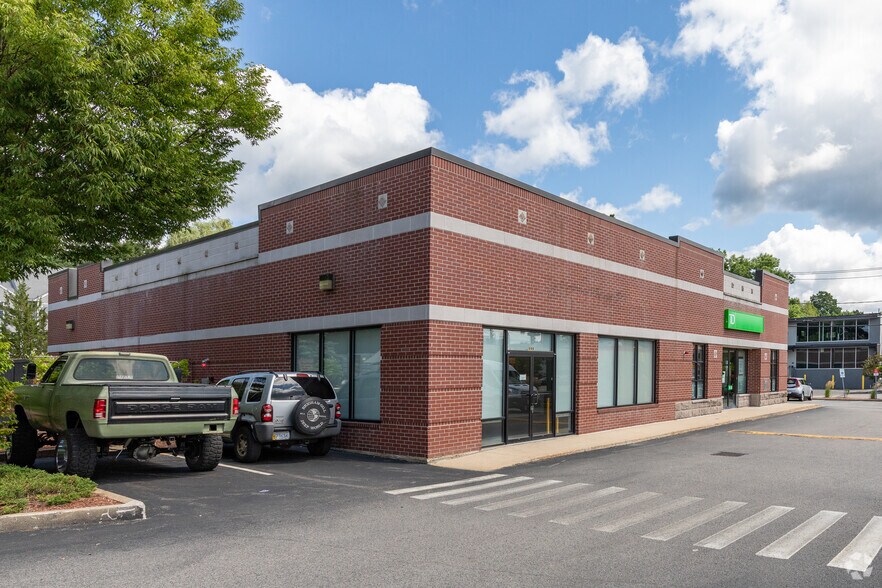 More Photos Of 999 Worcester St, Wellesley Storefront Retail Office For Lease