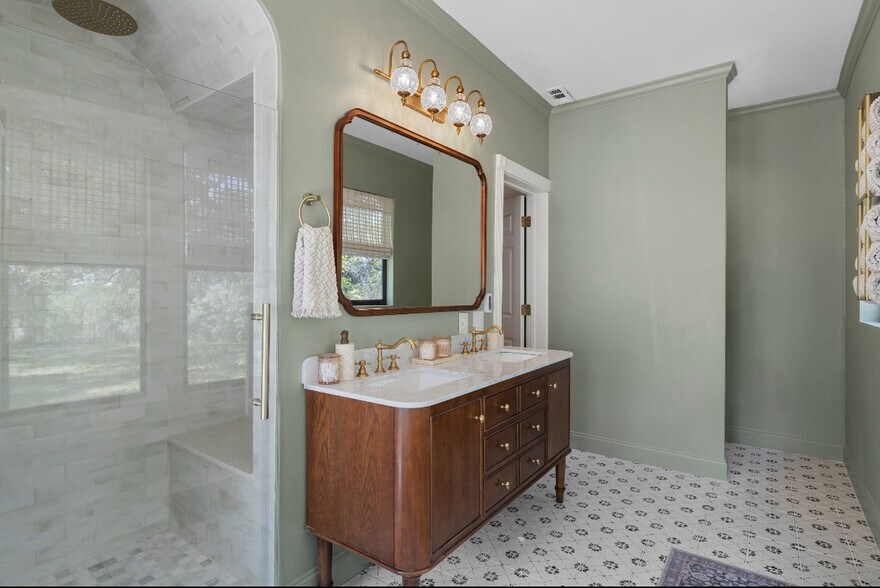 More Photos Of 301 Avenue I, Valley Mills Specialty For Sale