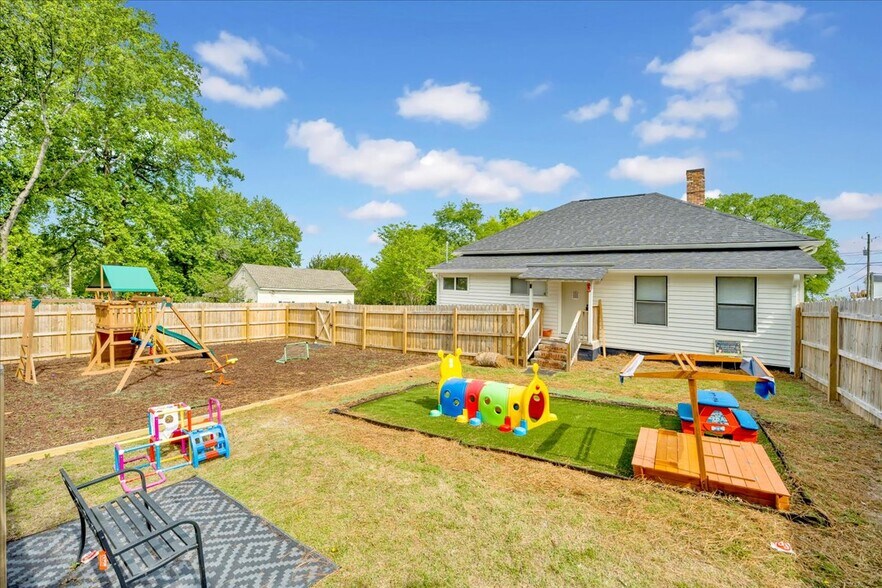 More Photos Of 607 12th Ave SW, Alabaster Specialty For Sale