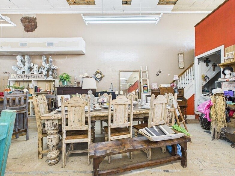 More Photos Of 236 S Oak St, Pecos Storefront For Sale