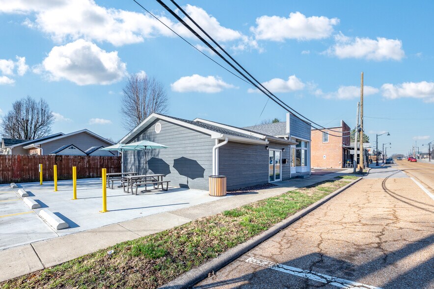 More Photos Of 213 E Market St, Troy Office For Sale