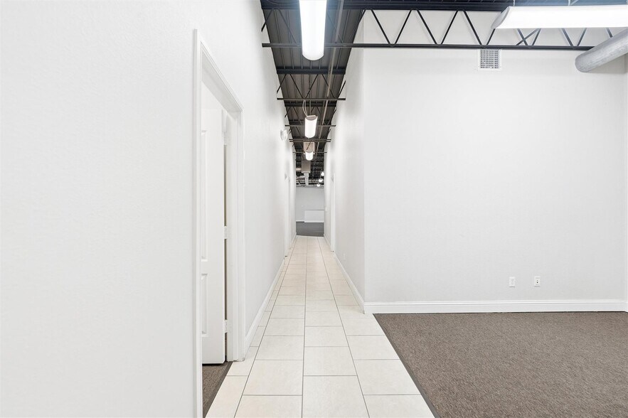 More Photos Of 1300 E Belknap St, Fort Worth Showroom For Sale