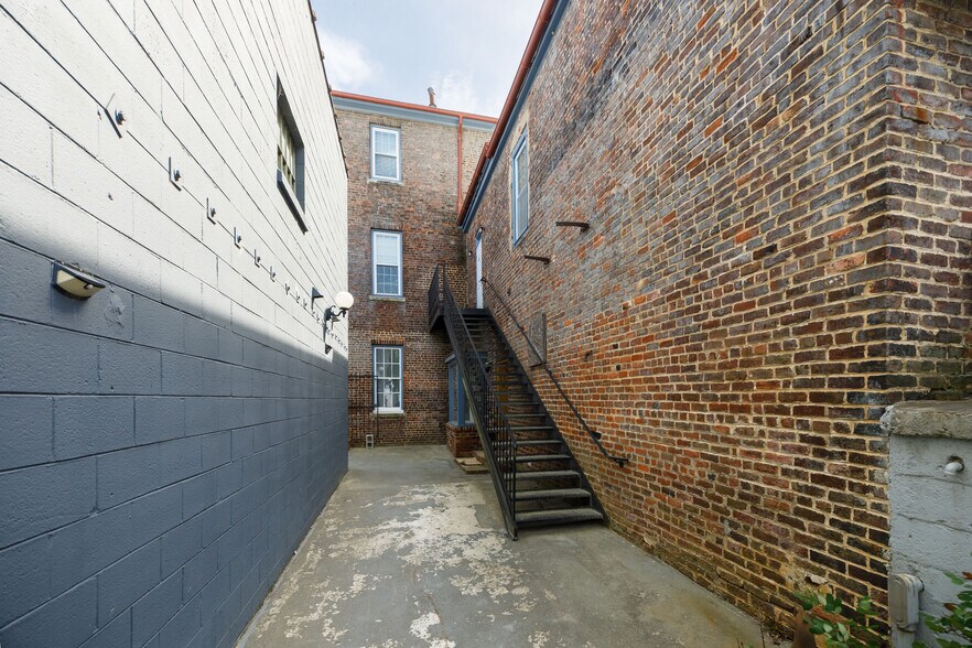 More Photos Of 23-25 W Old St, Petersburg Apartments For Sale