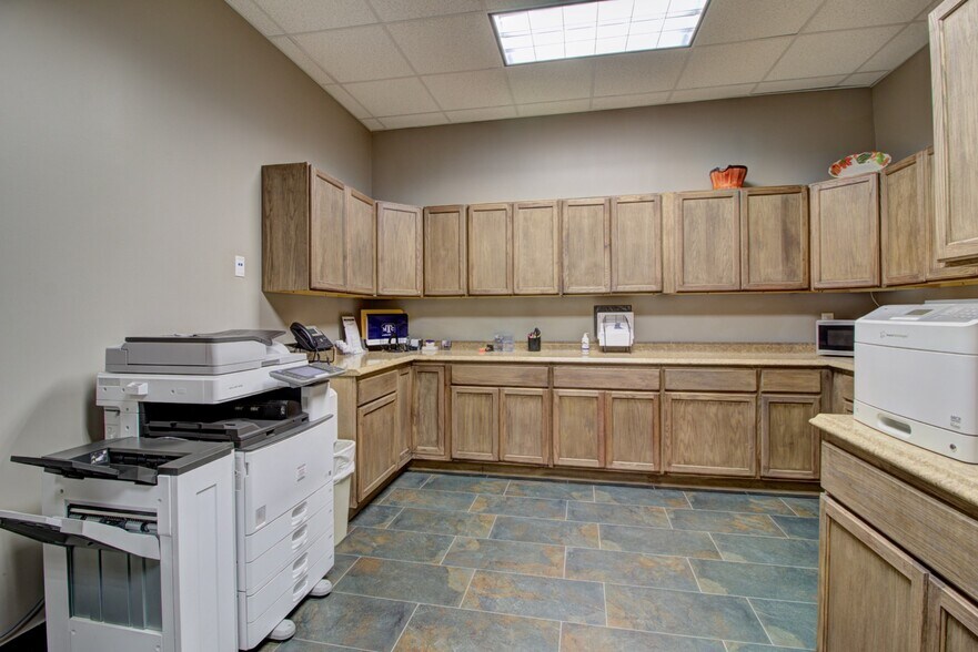 More Photos Of 923 N Loop 1604 E, San Antonio Unknown For Lease