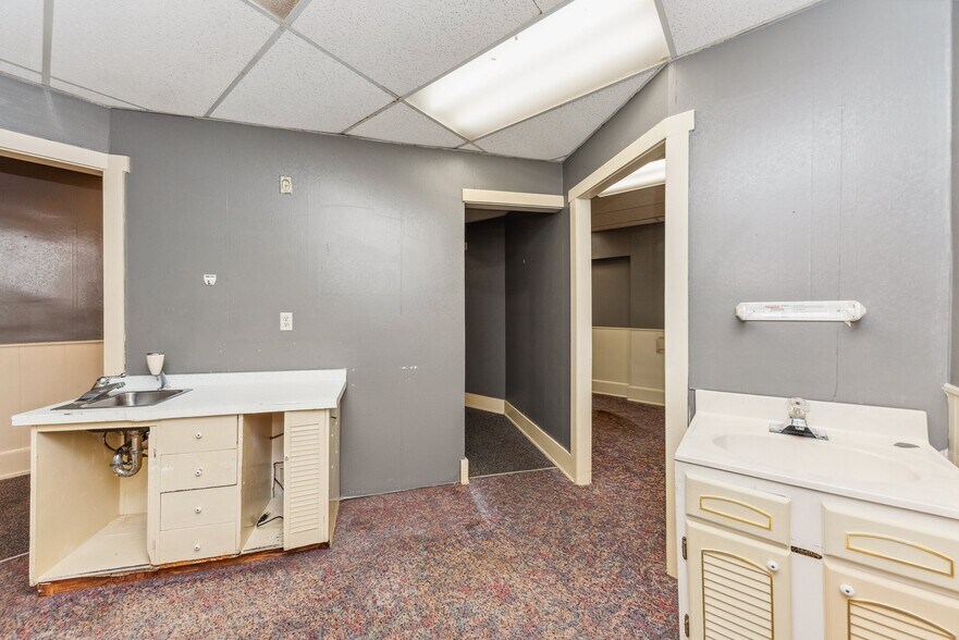 More Photos Of 301 N Main St, Georgetown Healthcare For Sale