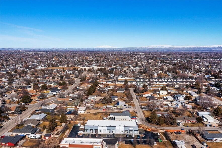 More Photos Of 1270-1300 E Fairview Ave, Meridian Light Distribution For Sale