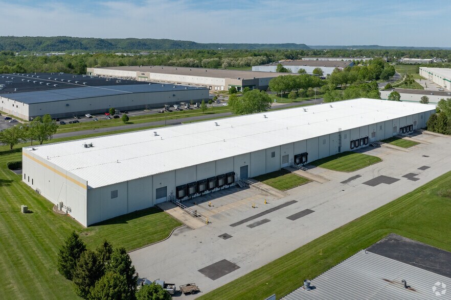 More Photos Of 10641-10651 Freeport Dr, Louisville Warehouse For Lease